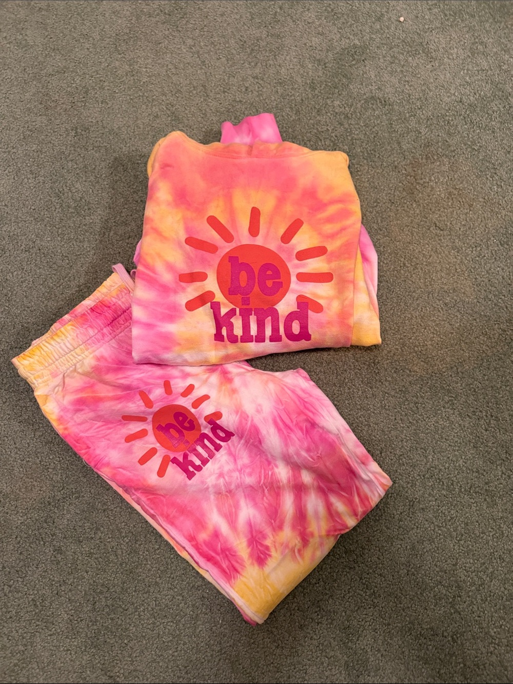 Be Kind sweatshirt and pants